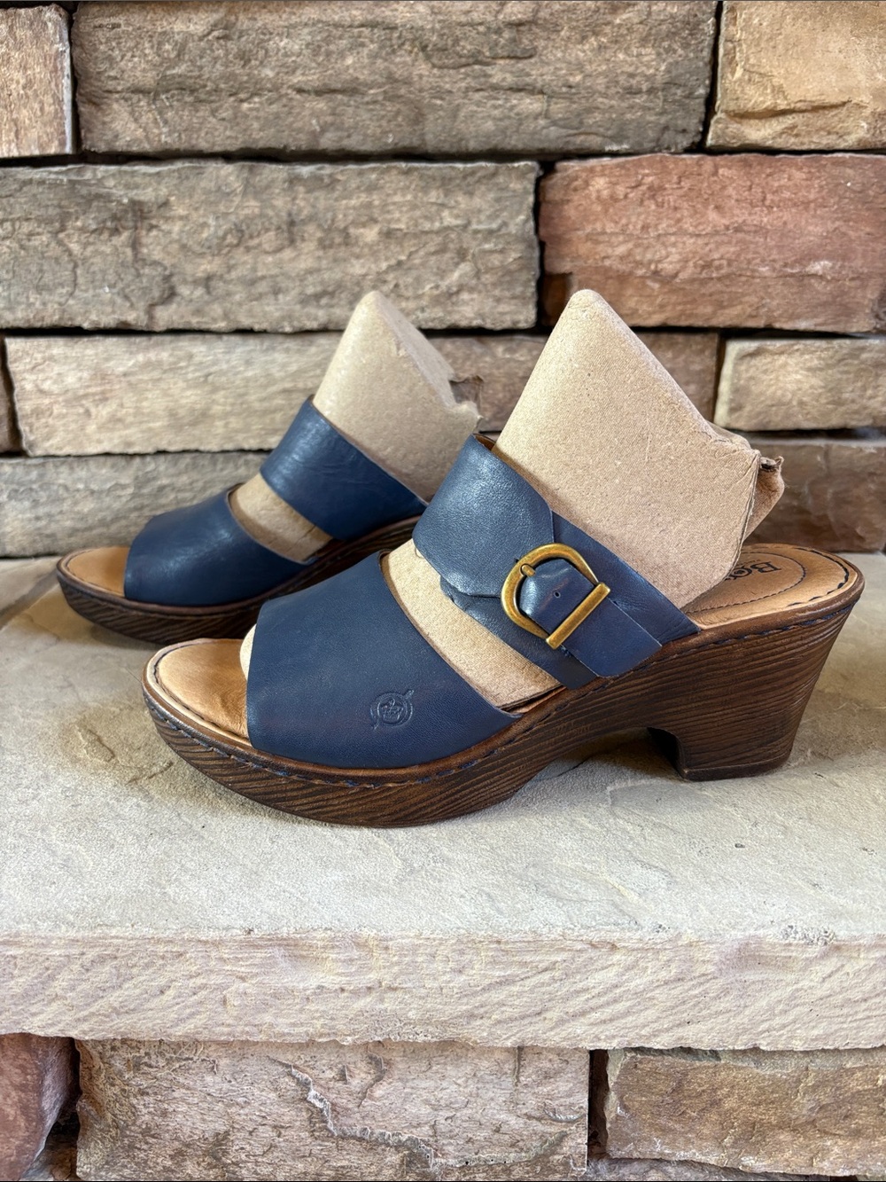 Born sz 10 blue leather wedge sandals